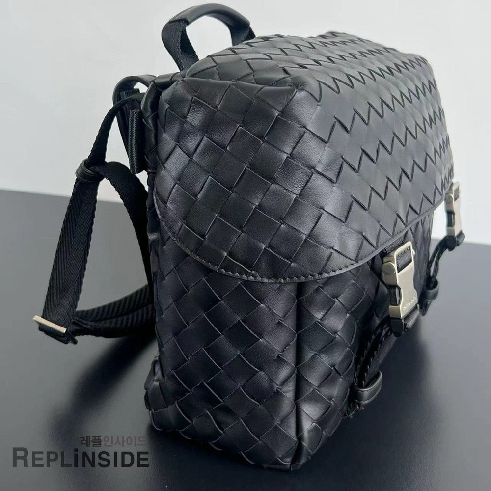 레플리카 명품 [BOTTEGA VENETA] 보테가베네타 포스티노백 776524 남성용 - 옆면 실사