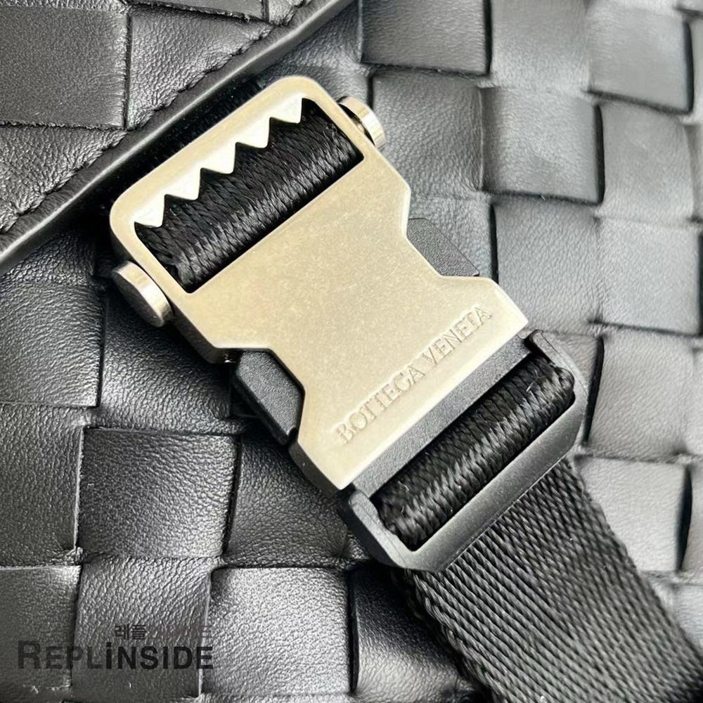 레플리카 명품 [BOTTEGA VENETA] 보테가베네타 포스티노백 776524 남성용 - 밑창 실사