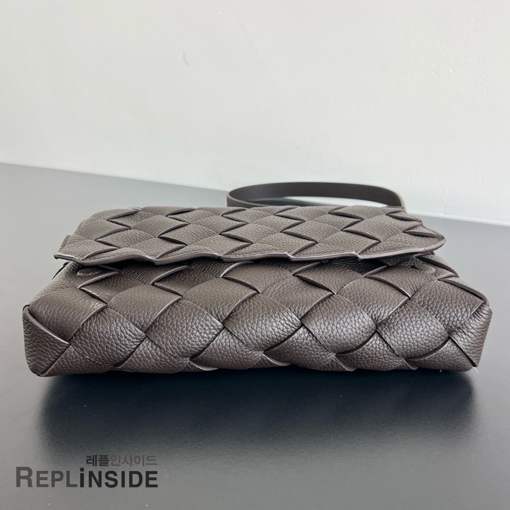 레플리카 명품 [BOTTEGA VENETA] 보테가베네타 라지 디아고 메신저백 815796 - 로고 실사