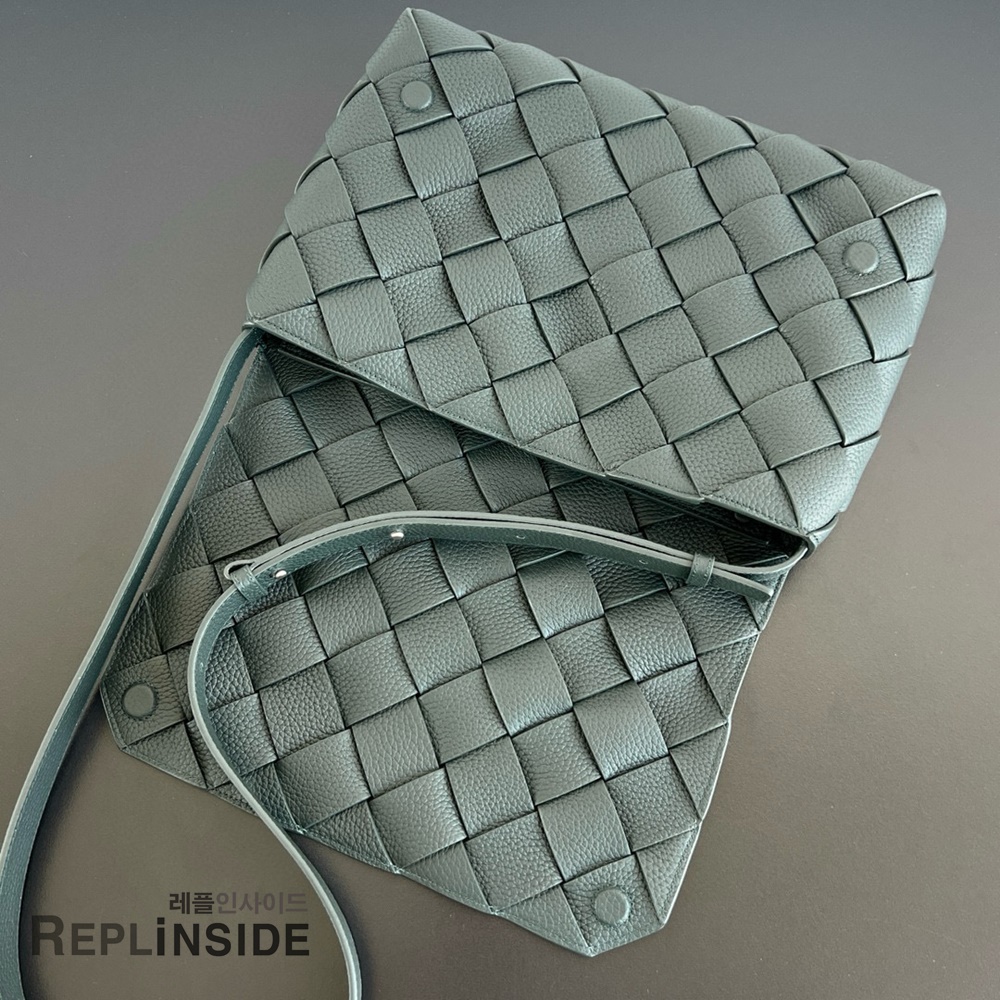 레플리카 명품 [BOTTEGA VENETA] 보테가베네타 라지 디아고 메신저백 815796 - 밑창 실사