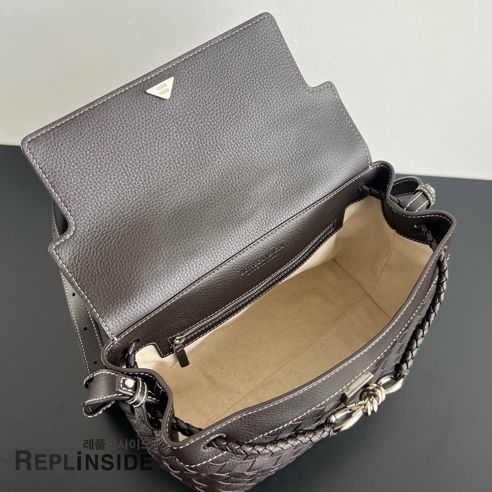 레플리카 명품 [BOTTEGA VENETA] 보테가베네타 스몰 안디아모 메신저백 815781 - 밑창 실사