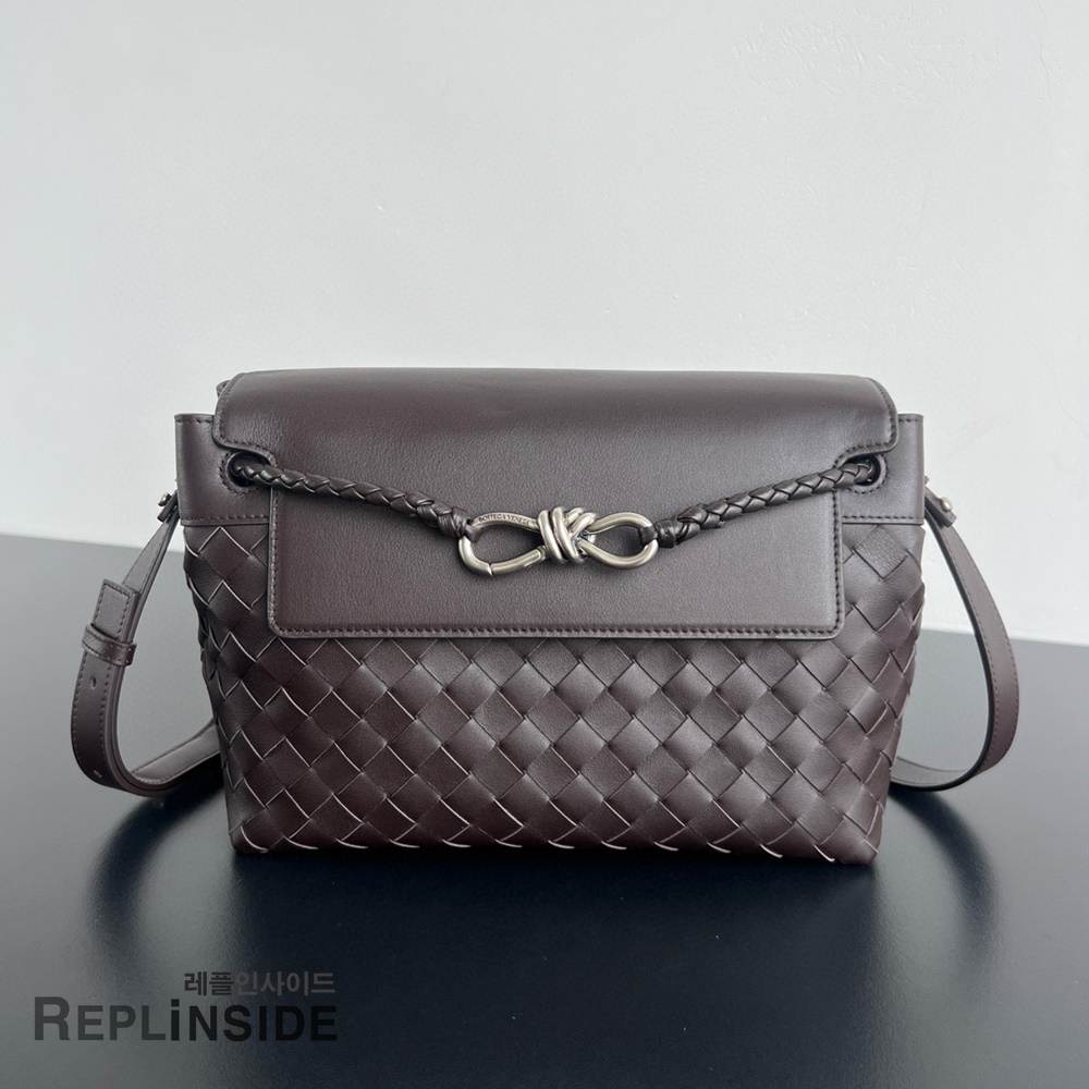 레플리카 명품 [BOTTEGA VENETA] 보테가베네타 스몰 안디아모 메신저백 815781 - 앞면 실사