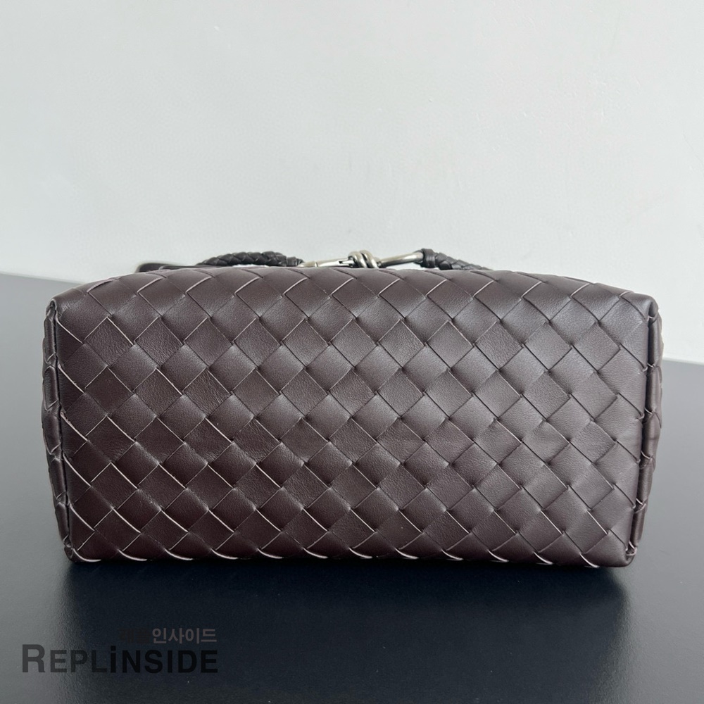 레플리카 명품 [BOTTEGA VENETA] 보테가베네타 스몰 안디아모 메신저백 815781 - 뒷면 실사