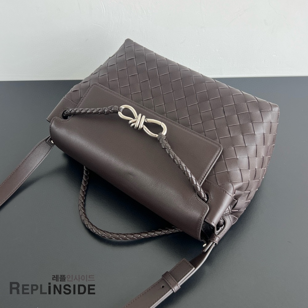 레플리카 명품 [BOTTEGA VENETA] 보테가베네타 스몰 안디아모 메신저백 815781 - 로고 실사