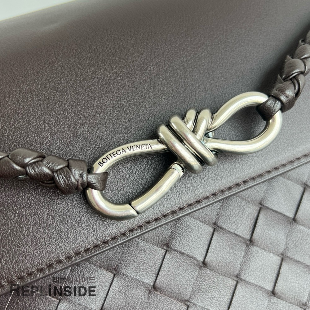 레플리카 명품 [BOTTEGA VENETA] 보테가베네타 스몰 안디아모 메신저백 815781 - 밑창 실사
