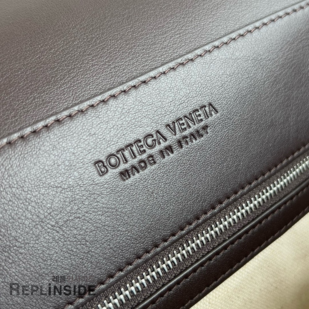 레플리카 명품 [BOTTEGA VENETA] 보테가베네타 스몰 안디아모 메신저백 815781 - 택 실사