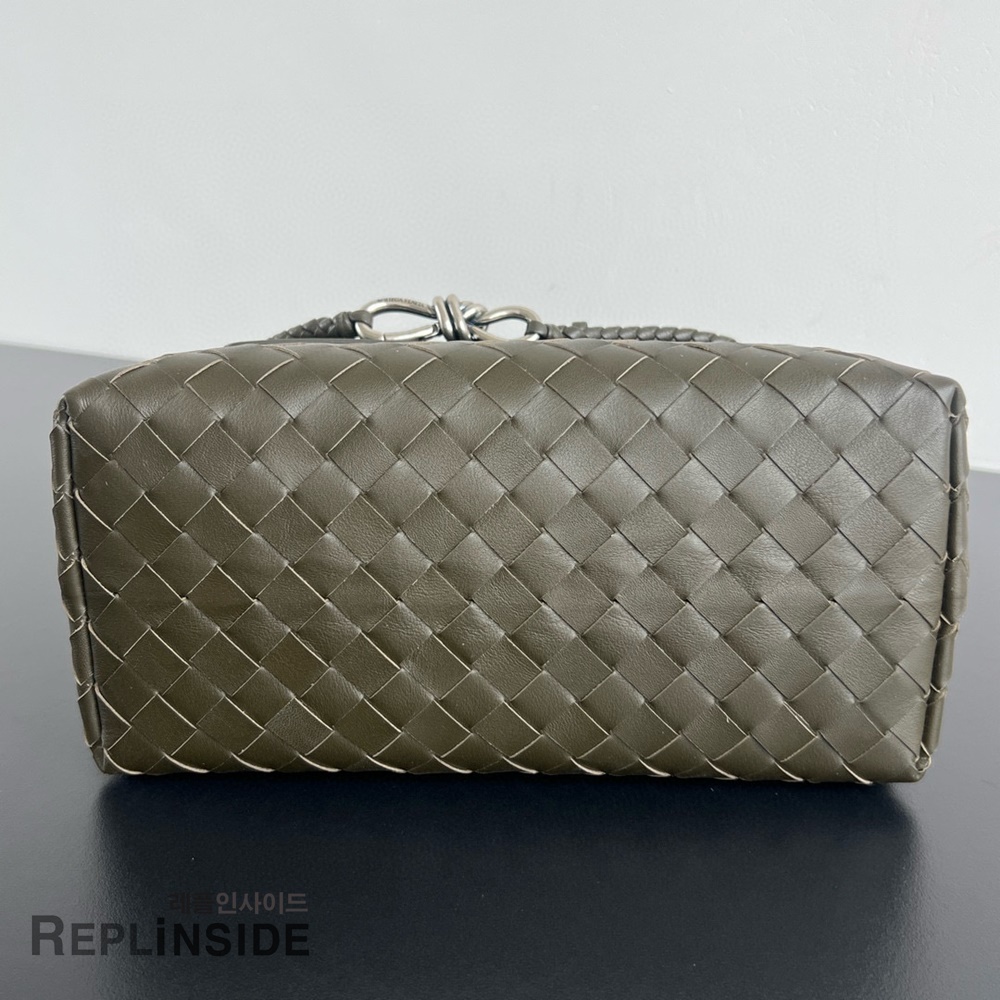 레플리카 명품 [BOTTEGA VENETA] 보테가베네타 스몰 안디아모 메신저백 815781 - 뒷면 실사