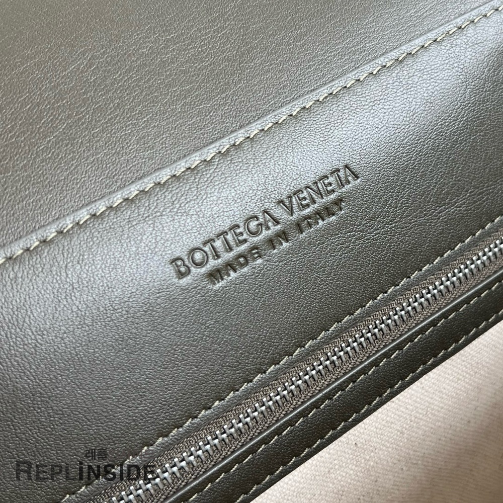 레플리카 명품 [BOTTEGA VENETA] 보테가베네타 스몰 안디아모 메신저백 815781 - 택 실사