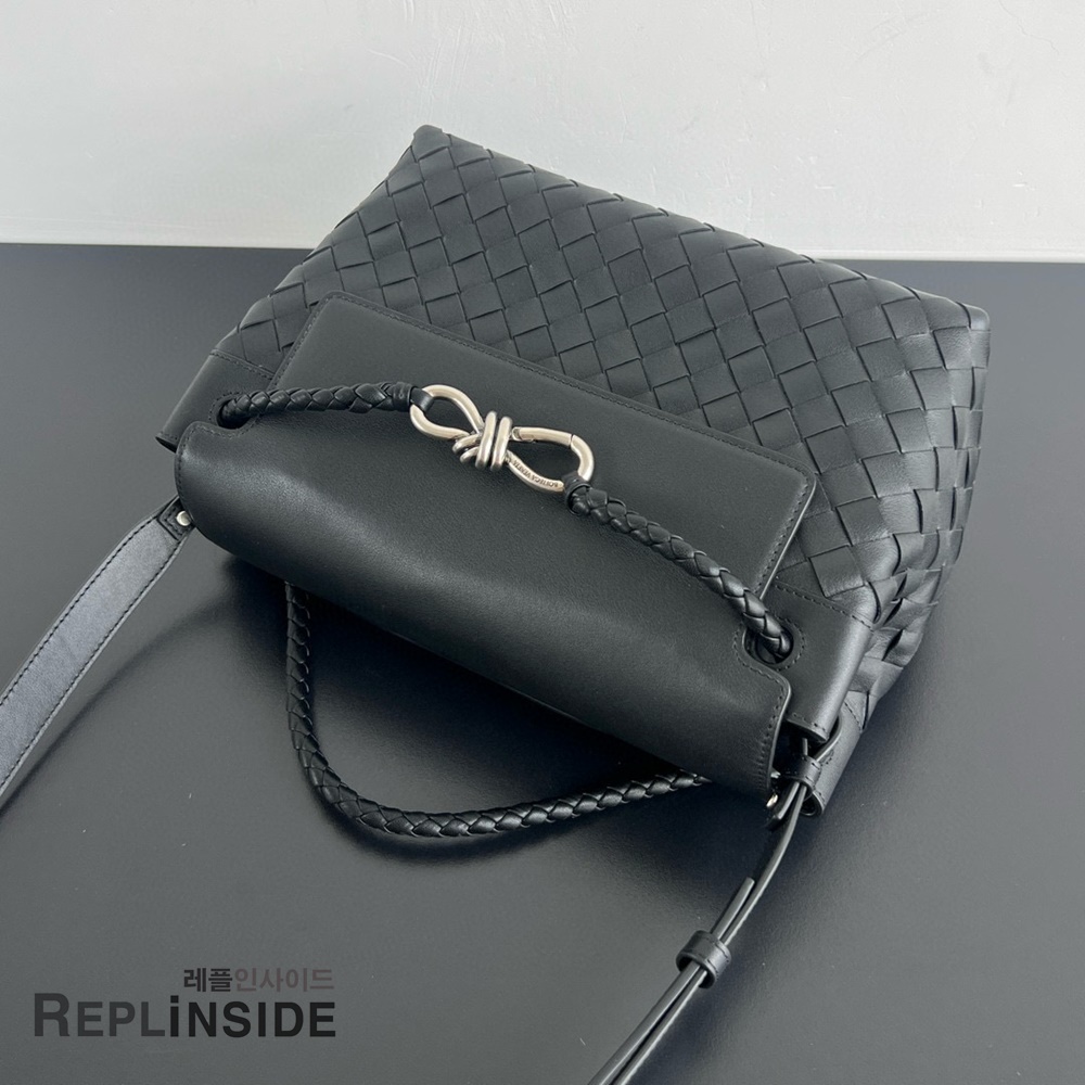 레플리카 명품 [BOTTEGA VENETA] 보테가베네타 스몰 안디아모 메신저백 815781 - 로고 실사