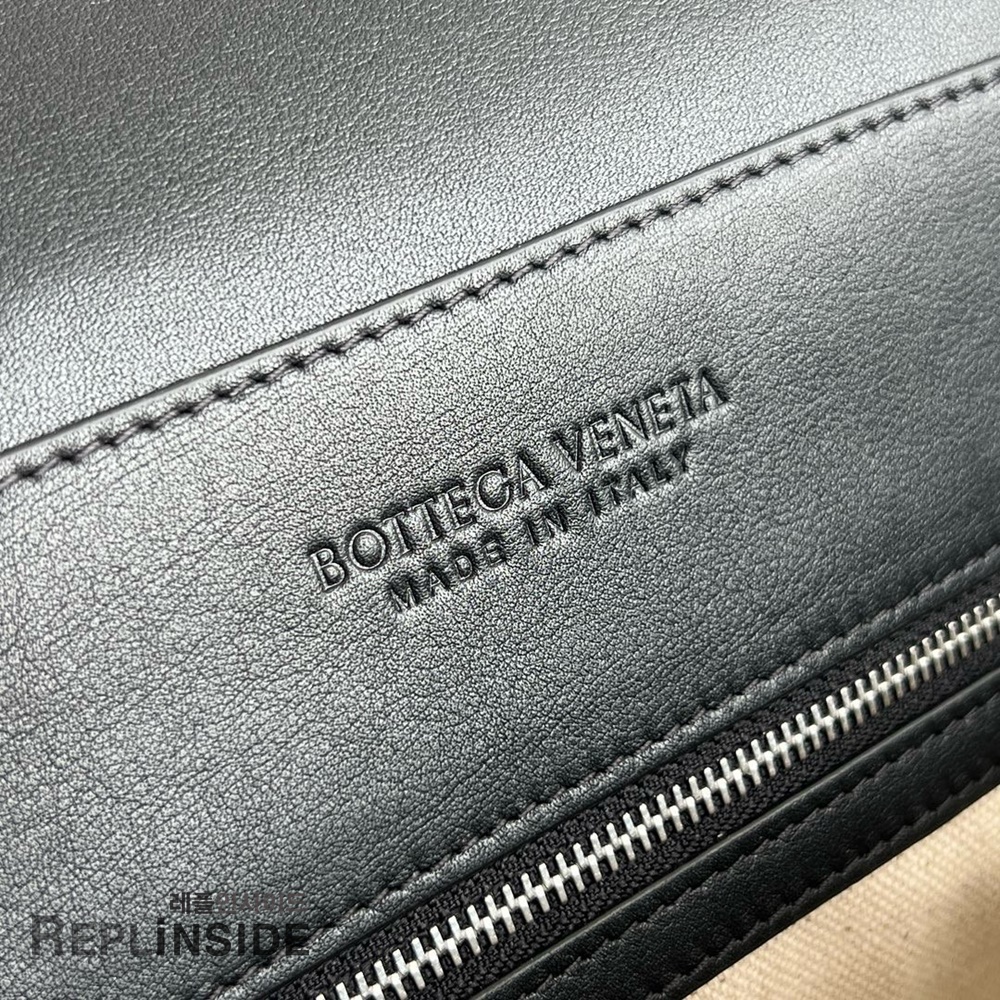 레플리카 명품 [BOTTEGA VENETA] 보테가베네타 스몰 안디아모 메신저백 815781 - 택 실사