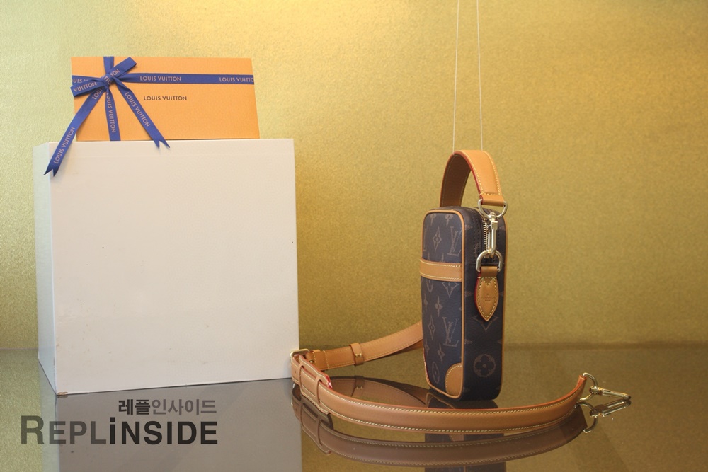 레플리카 명품 [LOUIS VUITTON] 루이비통 모노그램 다뉴브 M14106 - 옆면 실사