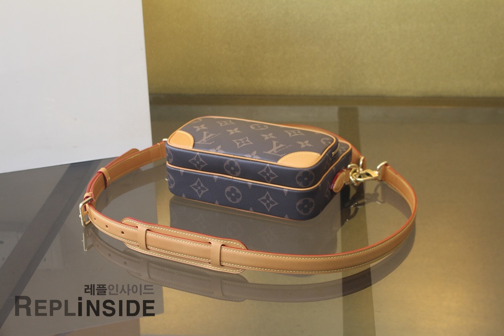 레플리카 명품 [LOUIS VUITTON] 루이비통 모노그램 닐 M14025 - 뒷면 실사