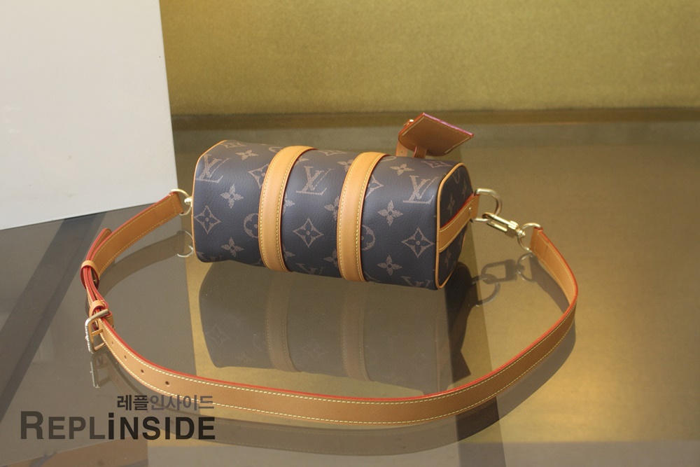 레플리카 명품 [LOUIS VUITTON] 루이비통 키폴 반둘리에 25 모노그램 M14026 - 뒷면 실사