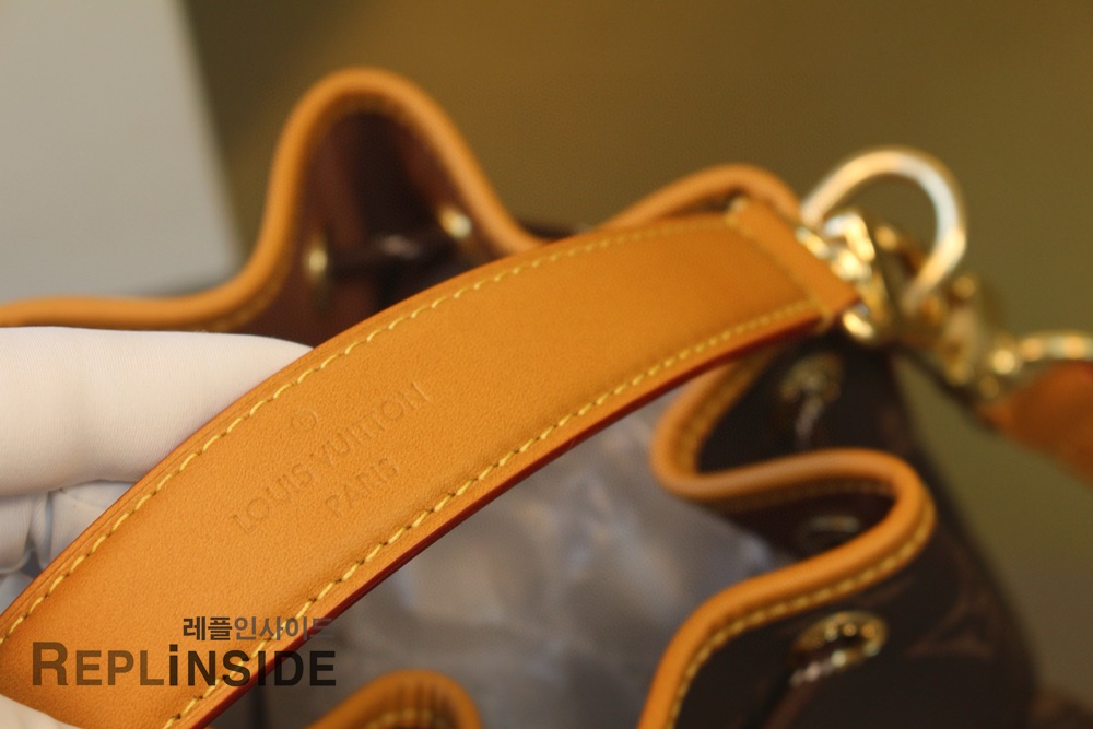 레플리카 명품 [LOUIS VUITTON] 루이비통 노에 카고 모노그램 M14199 - 밑창 실사
