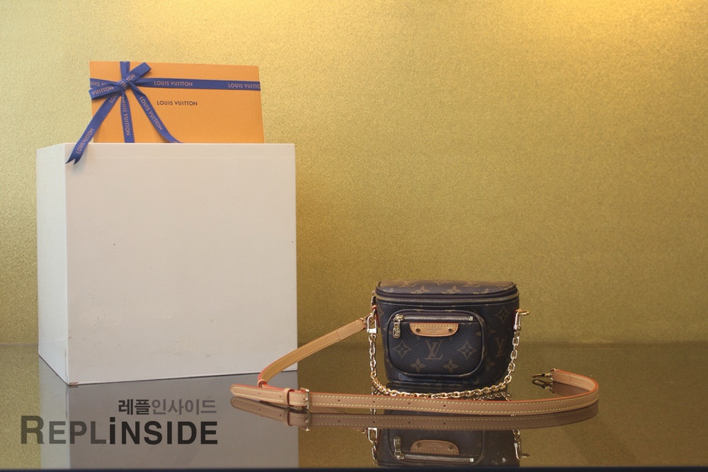 레플리카 명품 [LOUIS VUITTON] 루이비통 미니 범백 모노그램 M82335 - 앞면 실사