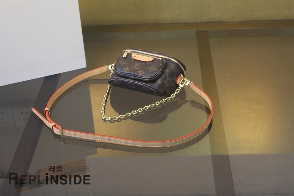 레플리카 명품 [LOUIS VUITTON] 루이비통 미니 범백 모노그램 M82335 - 뒷면 실사