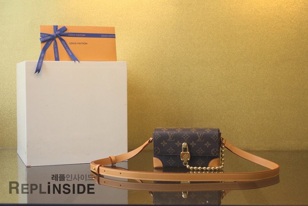 레플리카 명품 [LOUIS VUITTON] 루이비통 스티머 웨어러블 월렛 모노그램 M14738 - 앞면 실사