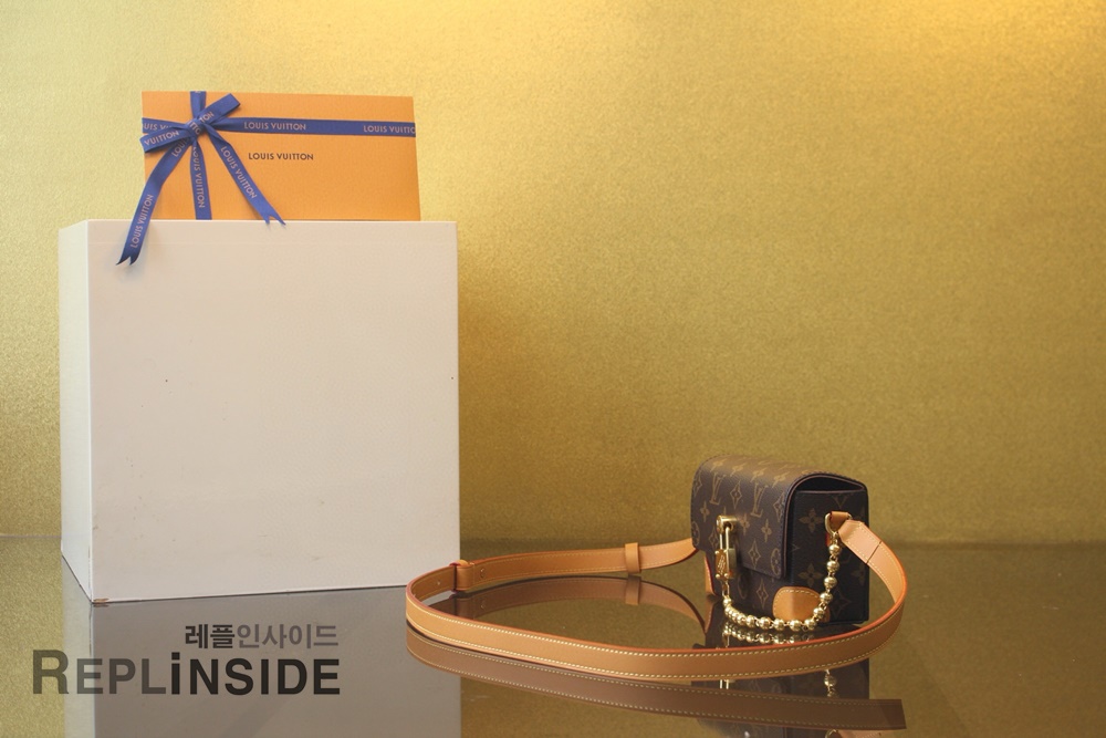 레플리카 명품 [LOUIS VUITTON] 루이비통 스티머 웨어러블 월렛 모노그램 M14738 - 옆면 실사