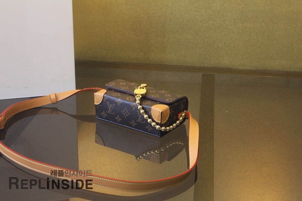 레플리카 명품 [LOUIS VUITTON] 루이비통 스티머 웨어러블 월렛 모노그램 M14738 - 로고 실사