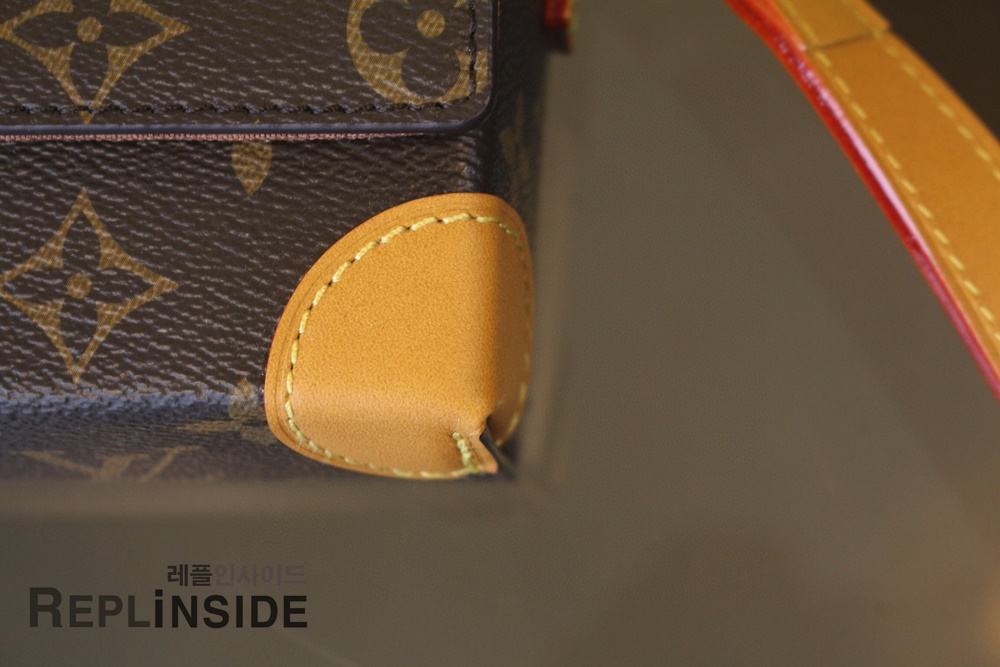 레플리카 명품 [LOUIS VUITTON] 루이비통 스티머 웨어러블 월렛 모노그램 M14738 - 밑창 실사