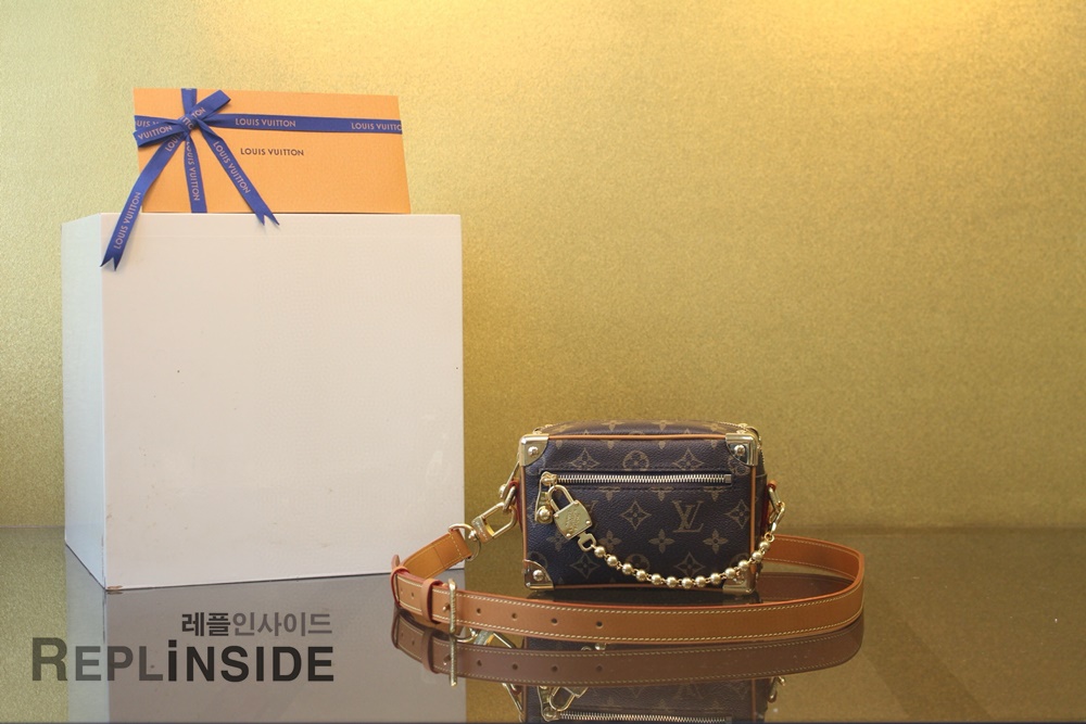 레플리카 명품 [LOUIS VUITTON] 루이비통 미니 소프트 트렁크 모노그램 M14729 - 앞면 실사