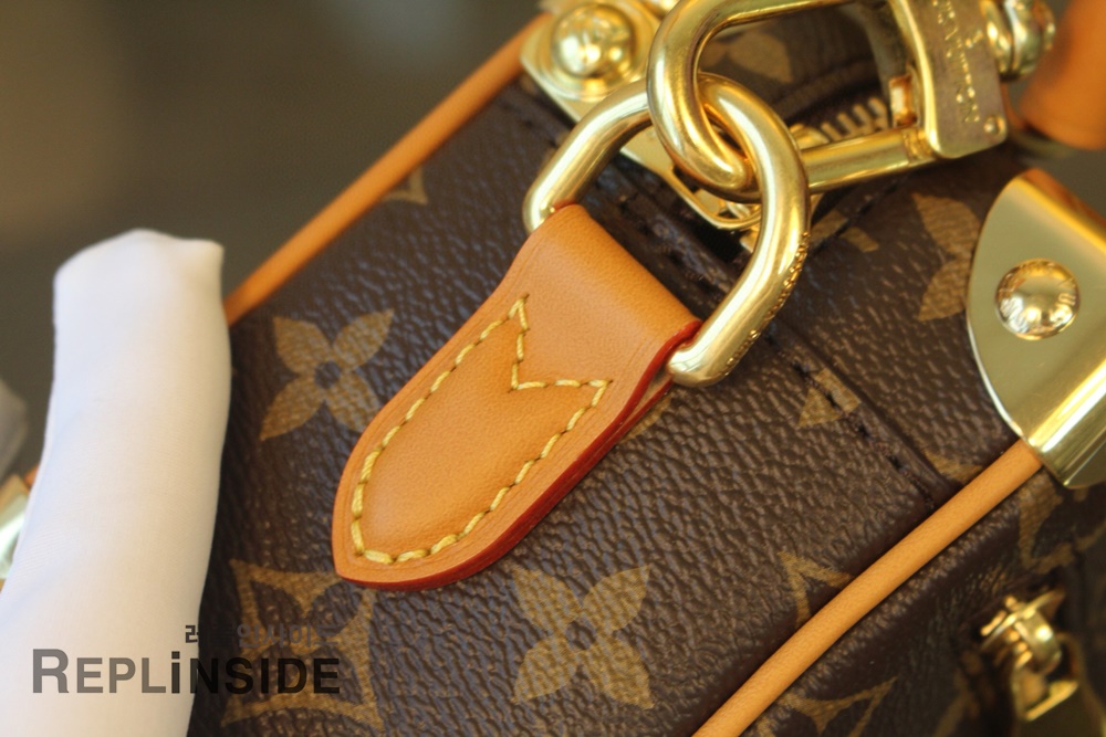 레플리카 명품 [LOUIS VUITTON] 루이비통 미니 소프트 트렁크 모노그램 M14729 - 밑창 실사