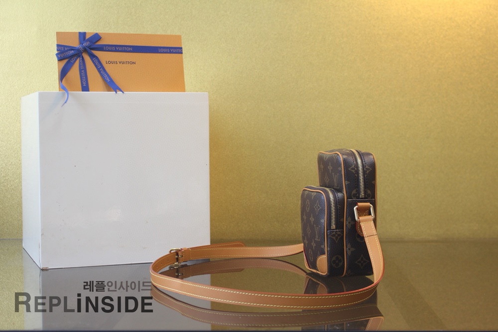 레플리카 명품 [LOUIS VUITTON] 루이비통 모노그램 아마존 크로스백 M14014 - 옆면 실사
