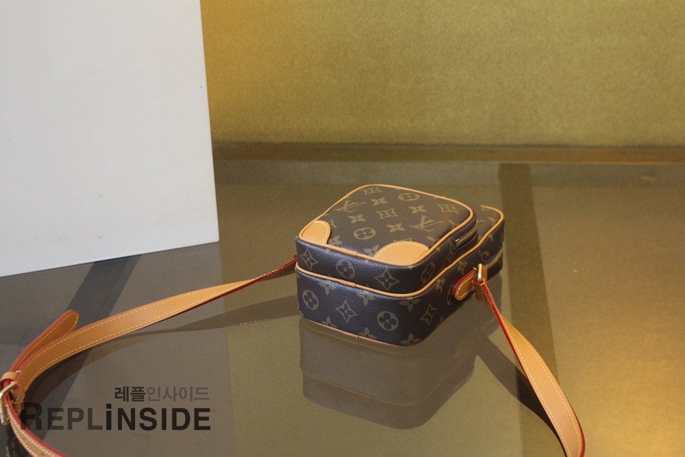 레플리카 명품 [LOUIS VUITTON] 루이비통 모노그램 아마존 크로스백 M14014 - 뒷면 실사