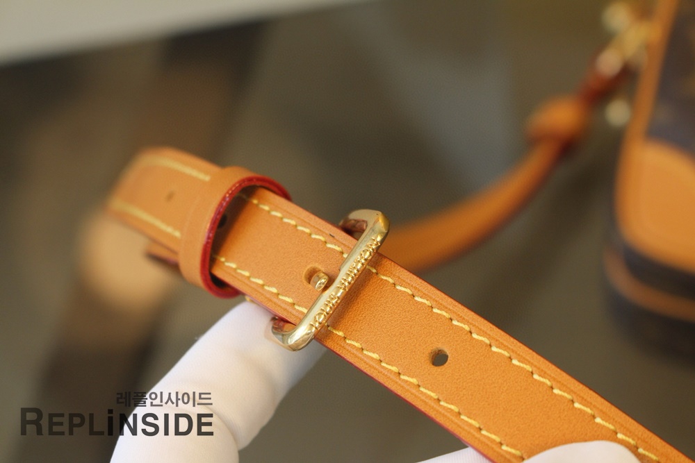 레플리카 명품 [LOUIS VUITTON] 루이비통 모노그램 아마존 크로스백 M14014 - 밑창 실사