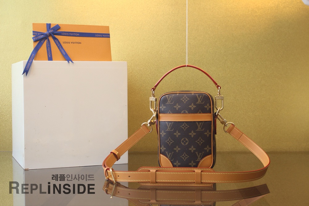 레플리카 명품 [LOUIS VUITTON] 루이비통 모노그램 다뉴브 크로스백 M14013 - 앞면 실사