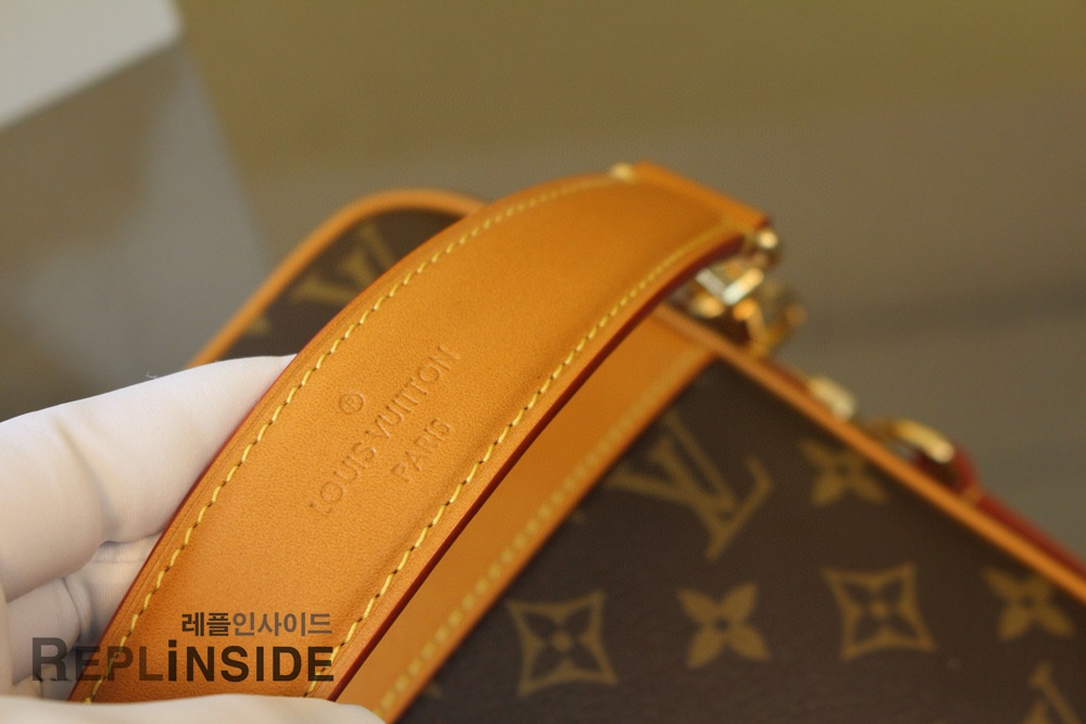 레플리카 명품 [LOUIS VUITTON] 루이비통 모노그램 다뉴브 크로스백 M14013 - 인솔 실사