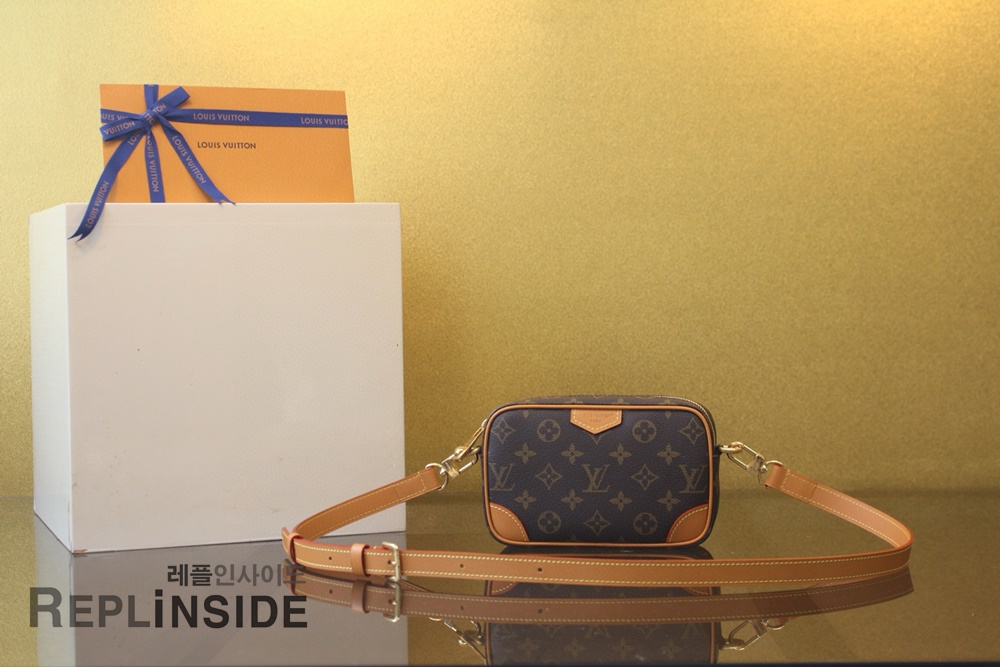 레플리카 명품 [LOUIS VUITTON] 루이비통 트로카데로 웨어러블 월렛 모노그램 M14058 - 앞면 실사