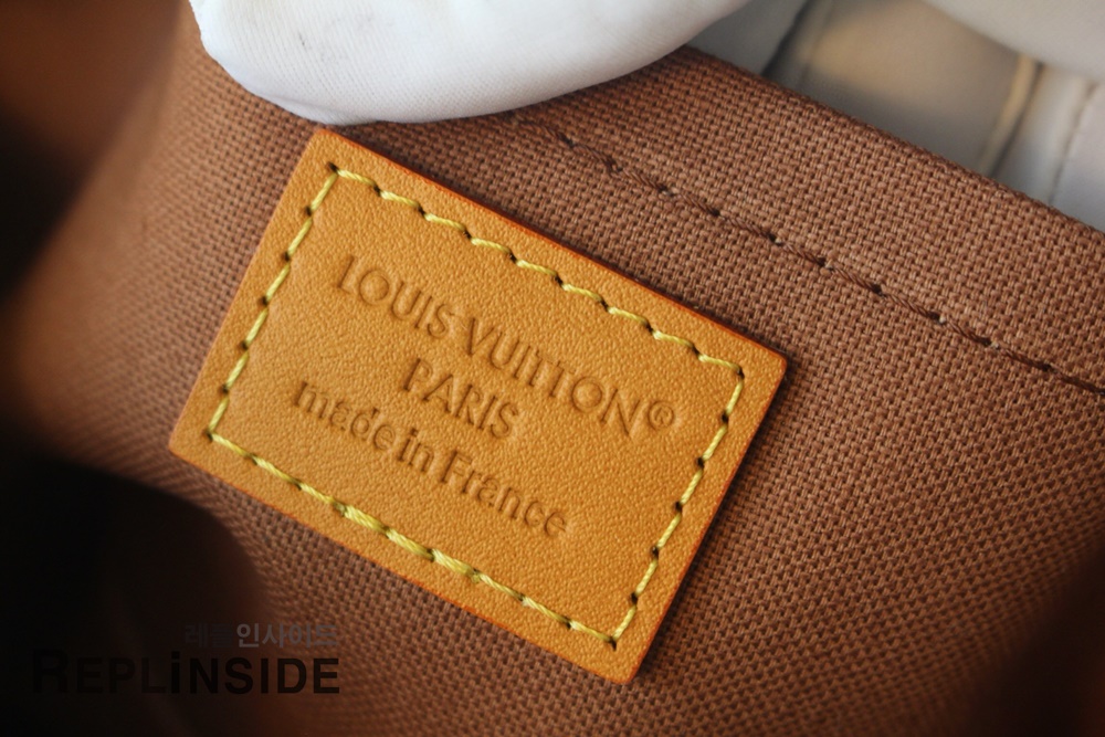 레플리카 명품 [LOUIS VUITTON] 루이비통 트로카데로 웨어러블 월렛 모노그램 M14058 - 택 실사