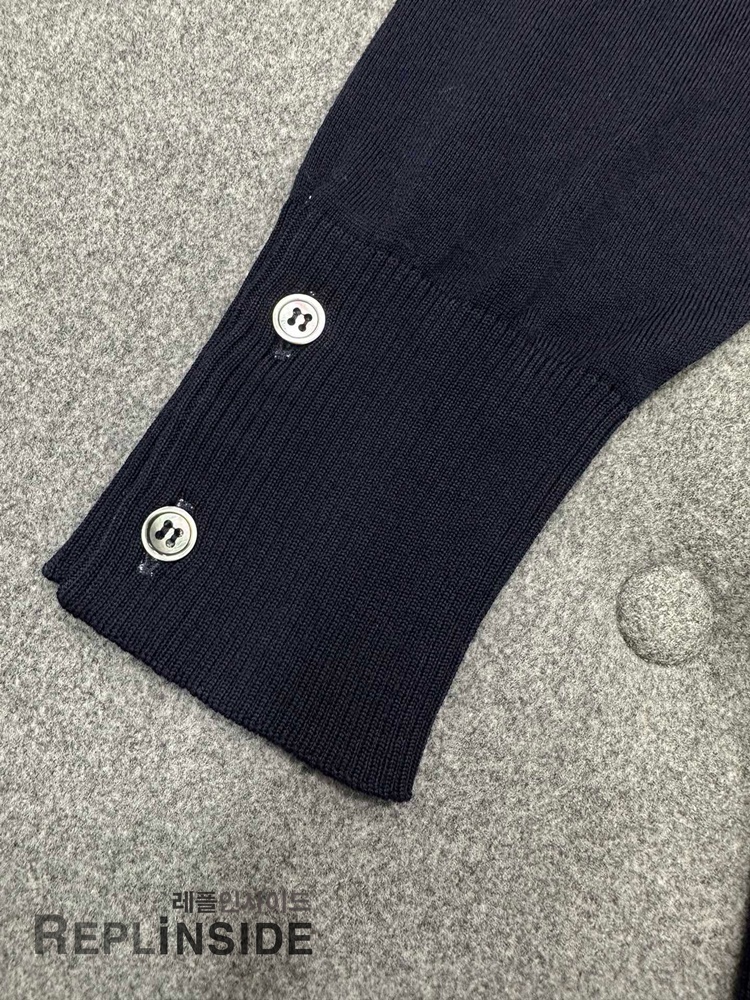 레플리카 명품 [Thom Browne] 톰브라운 블랙 울 V넥 가디건 남녀공용 - 소재 실사