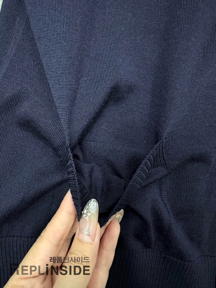 레플리카 명품 [Thom Browne] 톰브라운 블랙 울 V넥 가디건 남녀공용 - 포장 실사