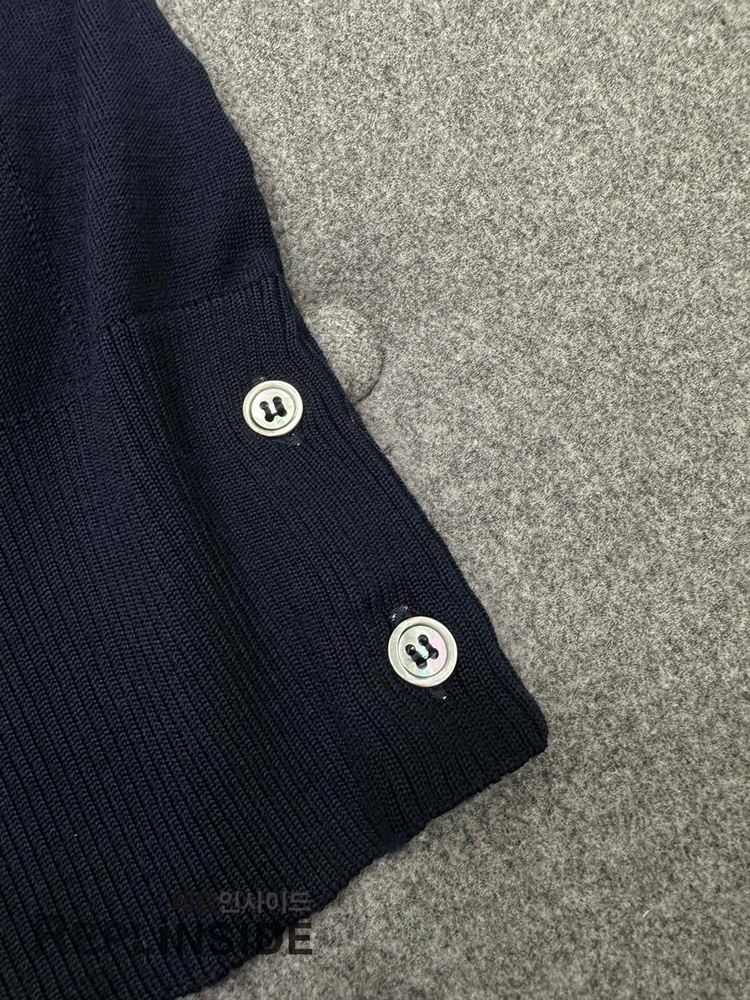 레플리카 명품 [Thom Browne] 톰브라운 블랙 울 V넥 가디건 남녀공용 - 특가 실사