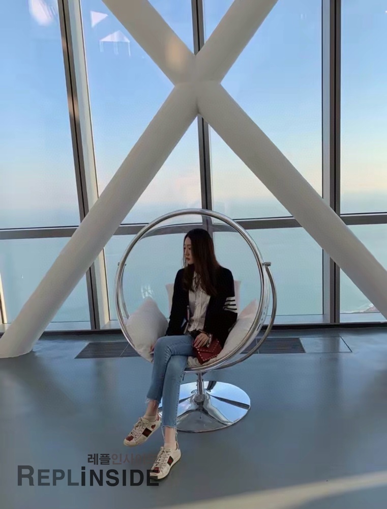 레플리카 명품 [Thom Browne] 톰브라운 블랙 울 V넥 가디건 남녀공용 - 상세 이미지 실사 44