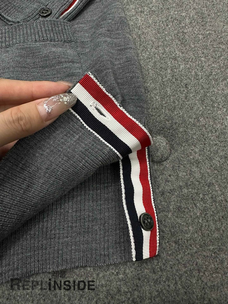 레플리카 명품 [Thom Browne] 톰브라운 블랙 울 V넥 가디건 남녀공용 - 라벨 실사