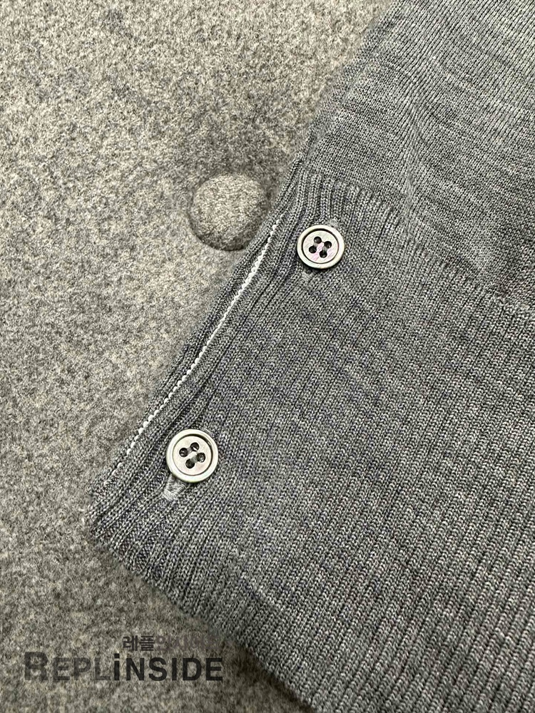 레플리카 명품 [Thom Browne] 톰브라운 블랙 울 V넥 가디건 남녀공용 - 특가 실사