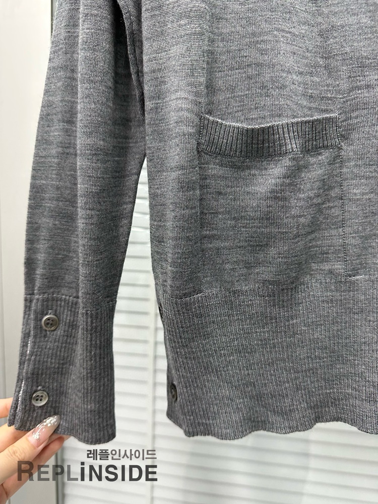 레플리카 명품 [Thom Browne] 톰브라운 블랙 울 V넥 가디건 남녀공용 - 상세 이미지 실사 26