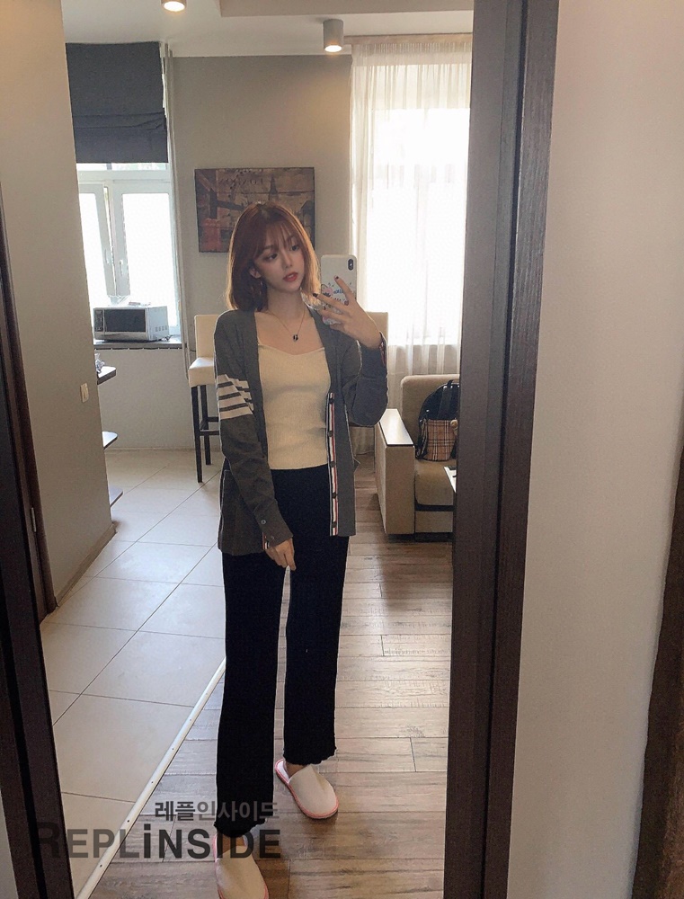 레플리카 명품 [Thom Browne] 톰브라운 블랙 울 V넥 가디건 남녀공용 - 상세 이미지 실사 40