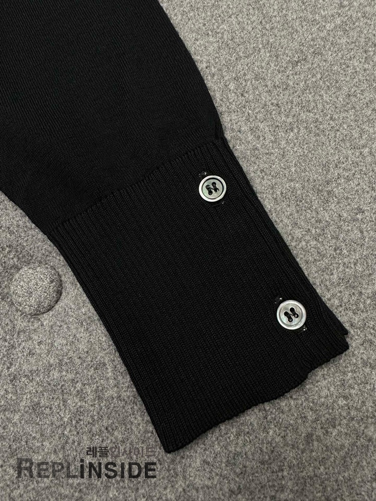 레플리카 명품 [Thom Browne] 톰브라운 블랙 울 V넥 가디건 남녀공용 - 포장 실사