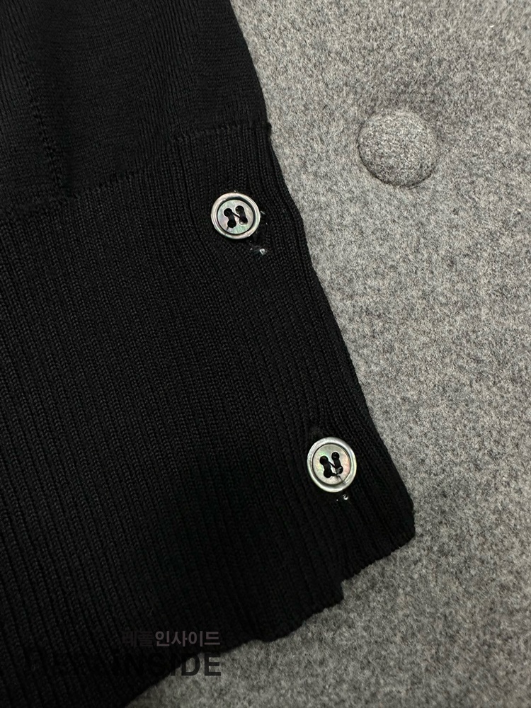 레플리카 명품 [Thom Browne] 톰브라운 블랙 울 V넥 가디건 남녀공용 - 라벨 실사