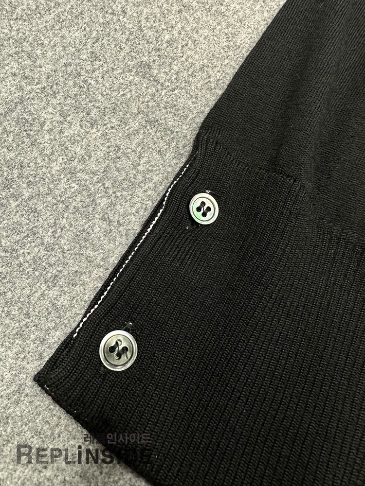 레플리카 명품 [Thom Browne] 톰브라운 블랙 울 V넥 가디건 남녀공용 - 사이즈 실사