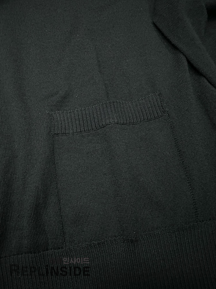 레플리카 명품 [Thom Browne] 톰브라운 블랙 울 V넥 가디건 남녀공용 - 비교 실사