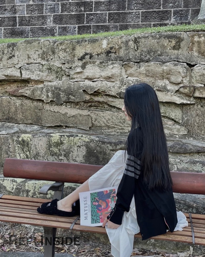 레플리카 명품 [Thom Browne] 톰브라운 블랙 울 V넥 가디건 남녀공용 - 상세 이미지 실사 49