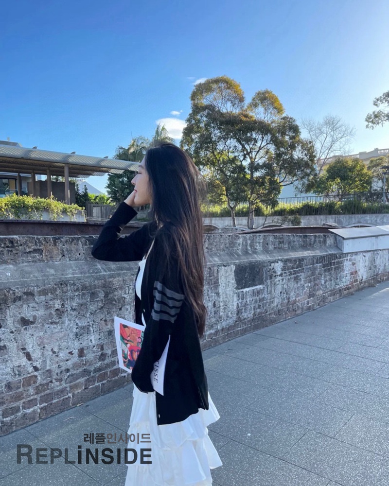 레플리카 명품 [Thom Browne] 톰브라운 블랙 울 V넥 가디건 남녀공용 - 상세 이미지 실사 50