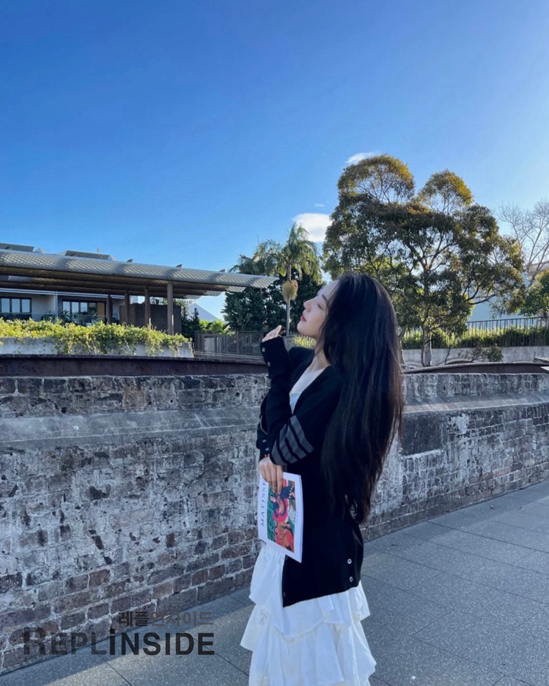 레플리카 명품 [Thom Browne] 톰브라운 블랙 울 V넥 가디건 남녀공용 - 상세 이미지 실사 51