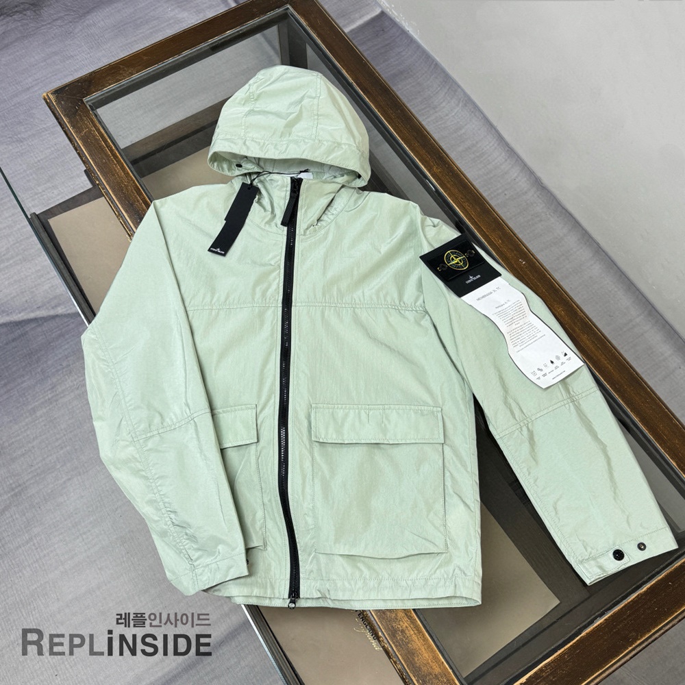 레플리카 명품 [STONE ISLAND] 스톤아일랜드 메탈 나일론 바람막이 후드 자켓 3컬러 남성용 - 앞면 실사
