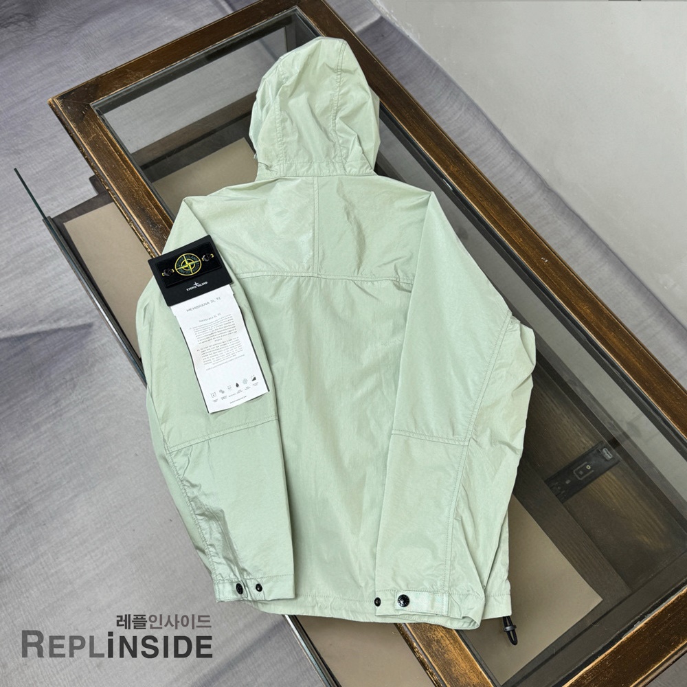 레플리카 명품 [STONE ISLAND] 스톤아일랜드 메탈 나일론 바람막이 후드 자켓 3컬러 남성용 - 착용샷 실사